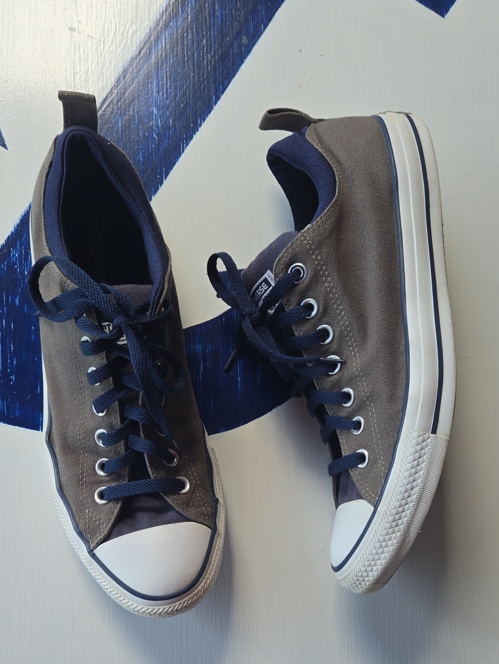Converse All Star Low Top Gray Sneaker With Navy Blue Laces Size 11